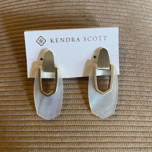 Kendra Scott (size smaller than Kailyn) Earrings Gold/Ivory MOP - Picture 2 of 3